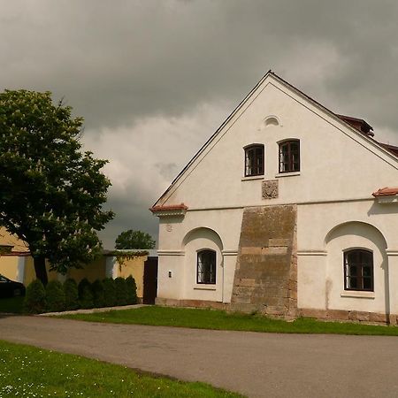 Hotel Statek Chmelovice Esterno foto